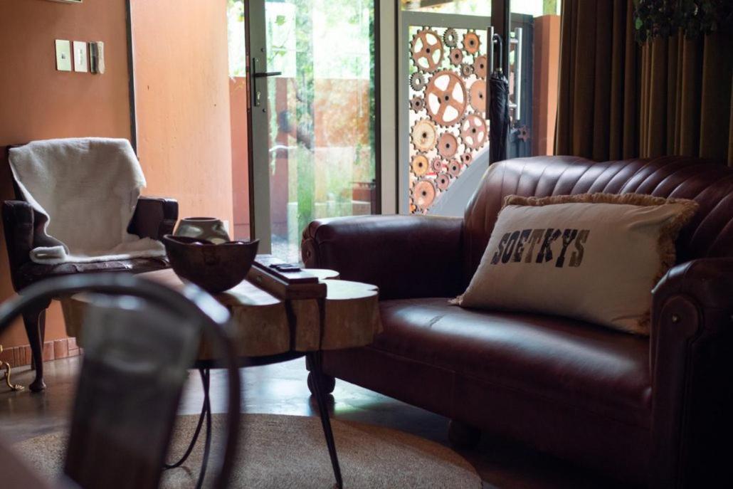 Bed and Breakfast Liedjiesbos Urban Olive Farm Bloemfontein Exterior foto