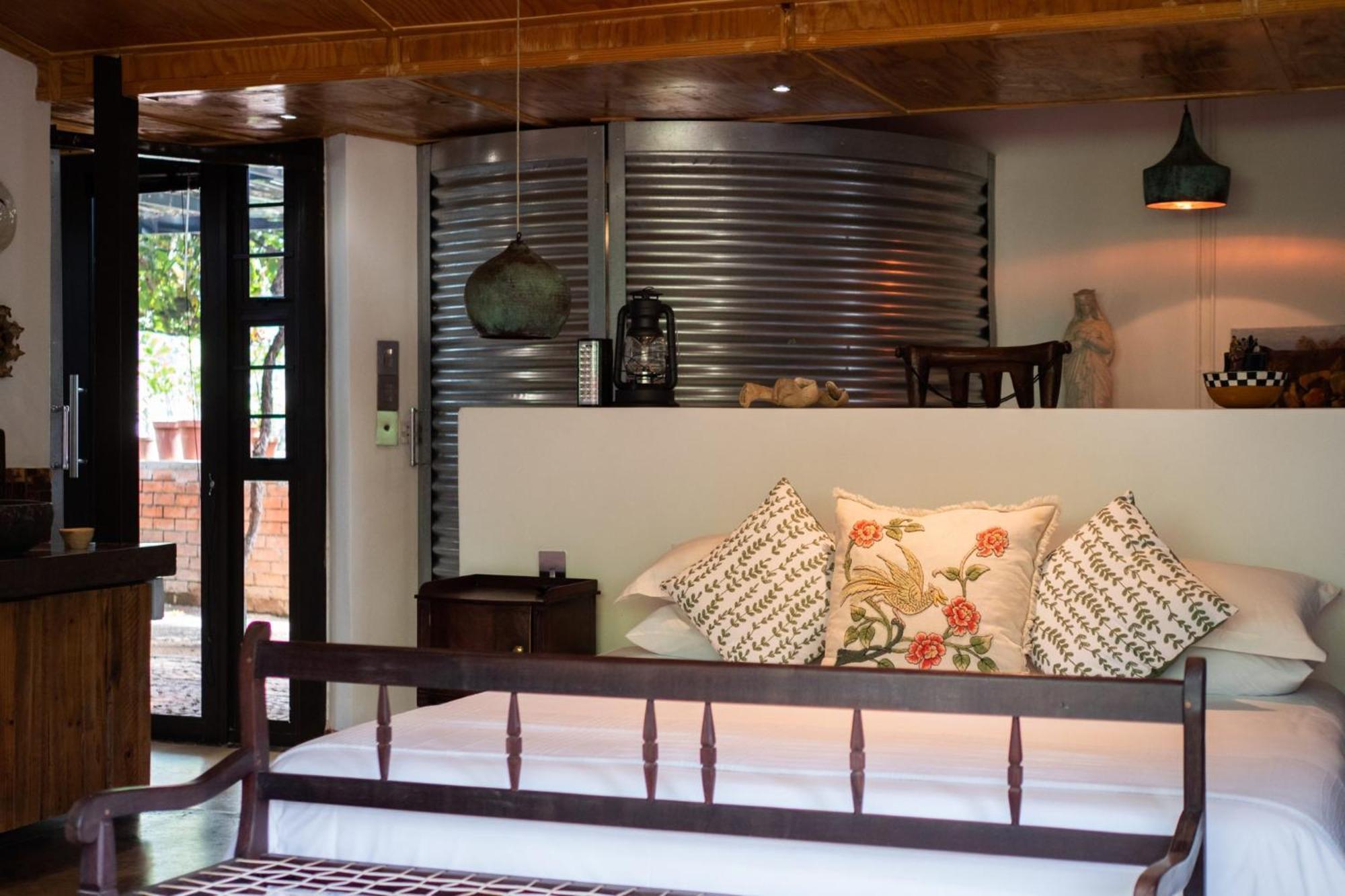 Bed and Breakfast Liedjiesbos Urban Olive Farm Bloemfontein Exterior foto